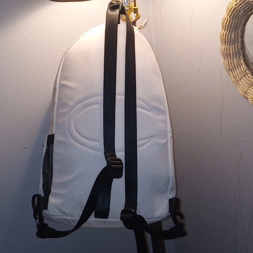 Backpack - Picture 3 of 8